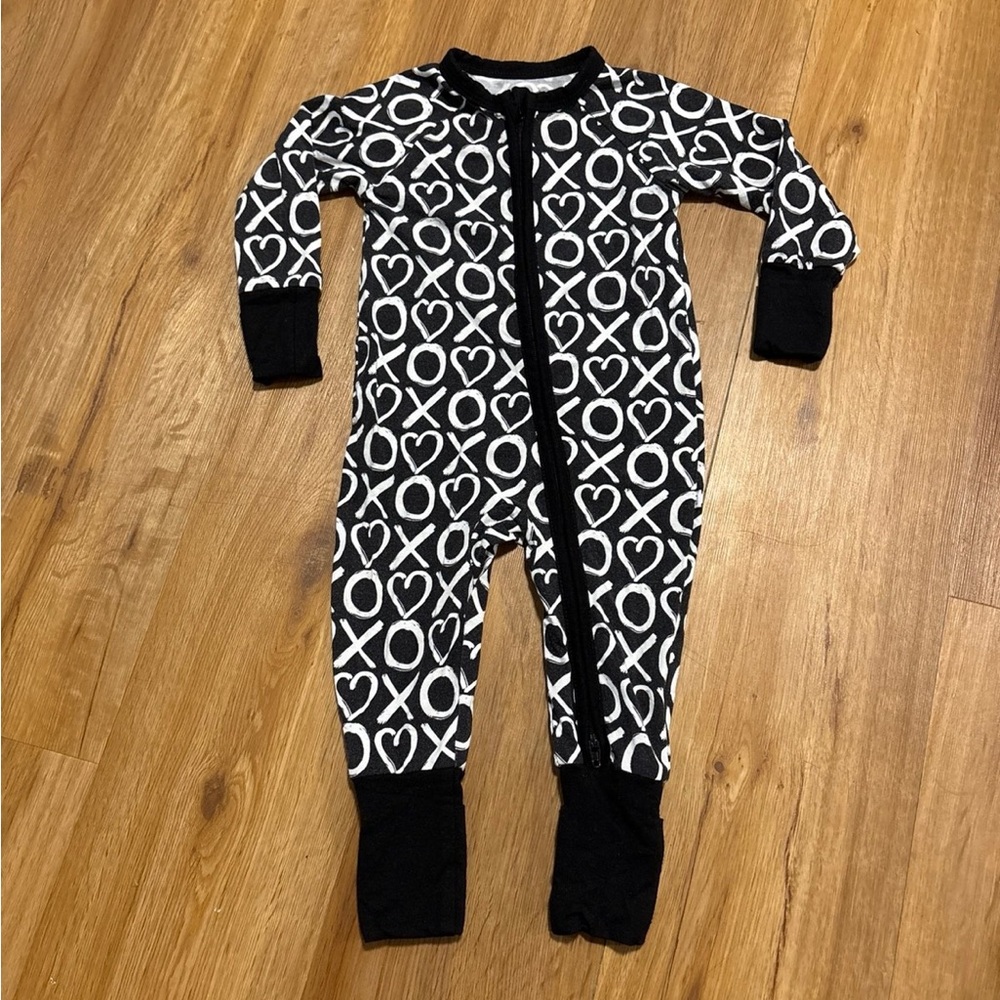 River Babe Threads Black and White Valentine’s XO Sleeper